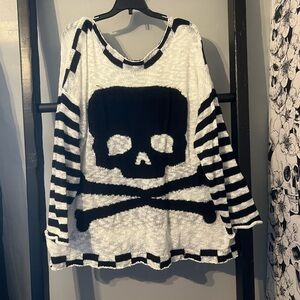 Oversized black & white sweater